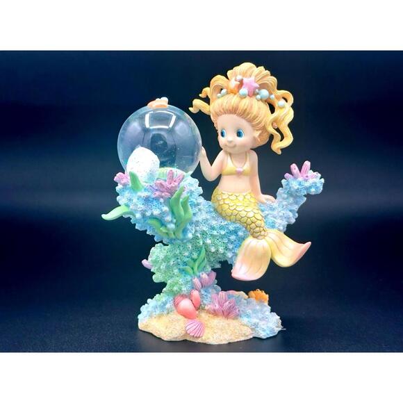 Cute Mermaid Figurine with Snow Globe Decoration